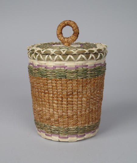 Theresa Secord, Trinket Box, ash, sweetgrass, and cedar, 5.5" x 4", 2015. Image courtesy of the artist and the Portland Museum of Art.