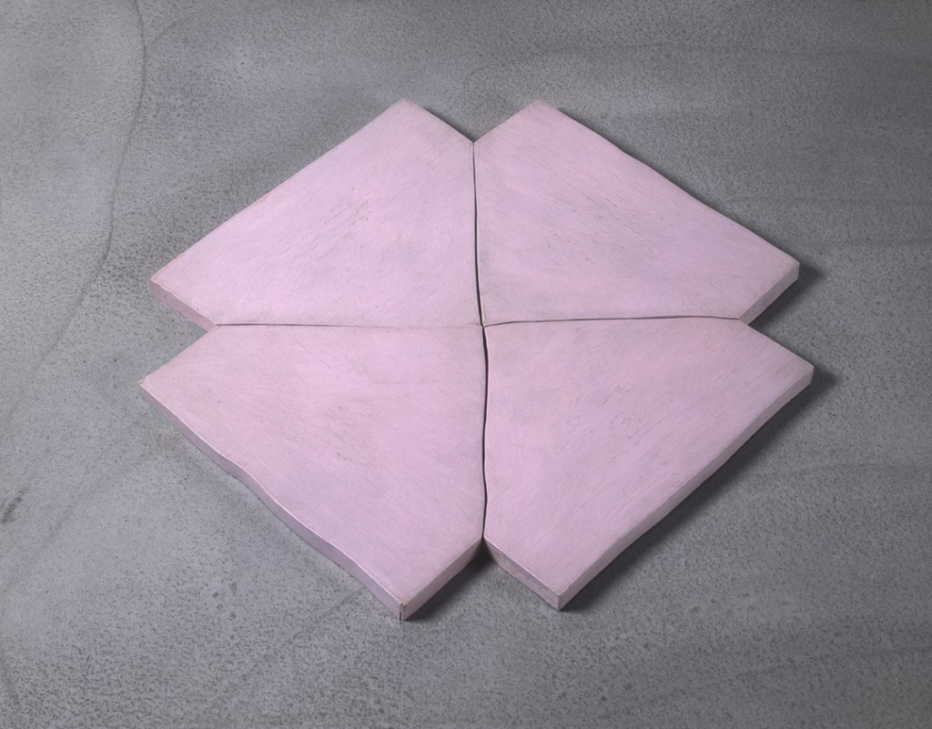 Richard Tuttle, Flower, painted plywood, pink (4 parts), 23 × 23 × 1 in, 1965. © Richard Tuttle, courtesy Pace Gallery.